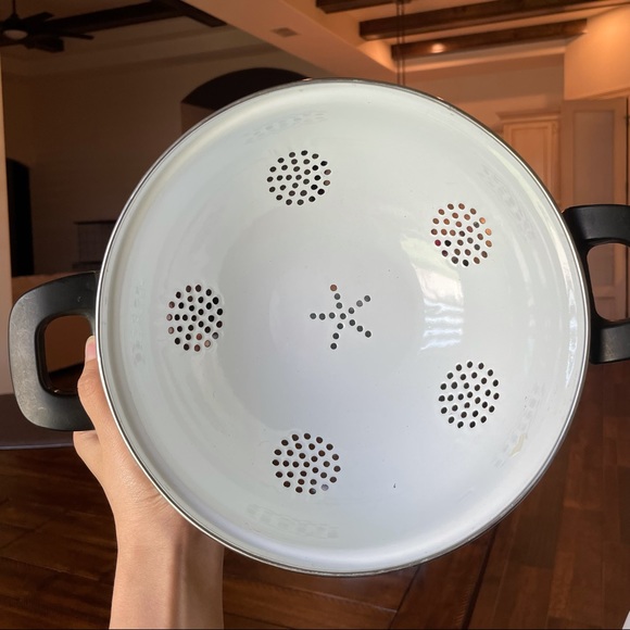 Kobe Enamelware Pedestal Floral Colander Strainer - Picture 4 of 4